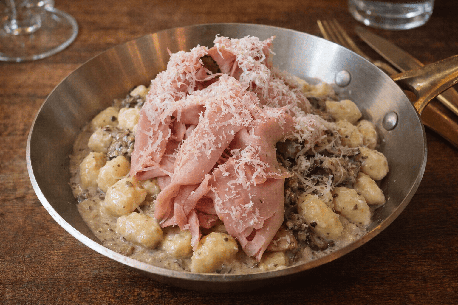 Gnocchi al tartufo con jamón de Ca'n Pelut